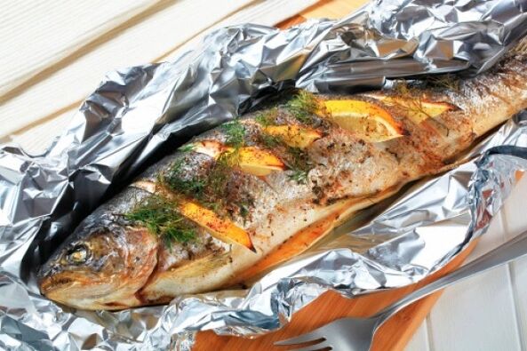 Suivez le régime Maggi avec du poisson cuit au four pour le dîner